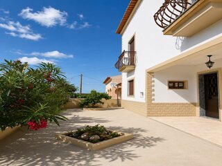 Fotografia 1 de Moradia Bi-Familiar T4+2 com Logradouro em Alandroal