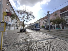 Fotografia 1 de Apartamento T3-ANEXO+QUINTAL-Almada Centro-10 min. de Lisboa