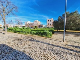 Fotografia 1 de Terreno para construir para 15 fogos mais 1 loja em Loulé