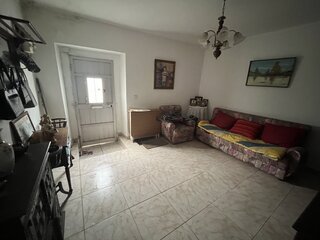 Fotografia 1 de Moradia T2+1 com amplo quintal e poço em Alfundão.