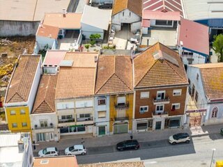 Fotografia 1 de Edifício no centro da cidade composto de uma loja + 2 apartamentos com terraços a um excelente preço!!!