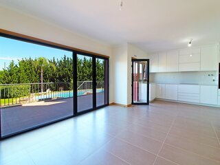 Fotografia 1 de Moradia T3 com Garagem, Terraço e Piscina na Guia, Albufeira