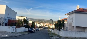 Fotografia 1 de Excelente terreno com projeto aprovado para 2 moradias em Loures