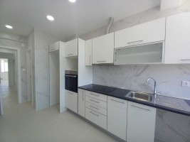 T2 - 3 Assoalhadas - Varanda – Baixa da Banheira