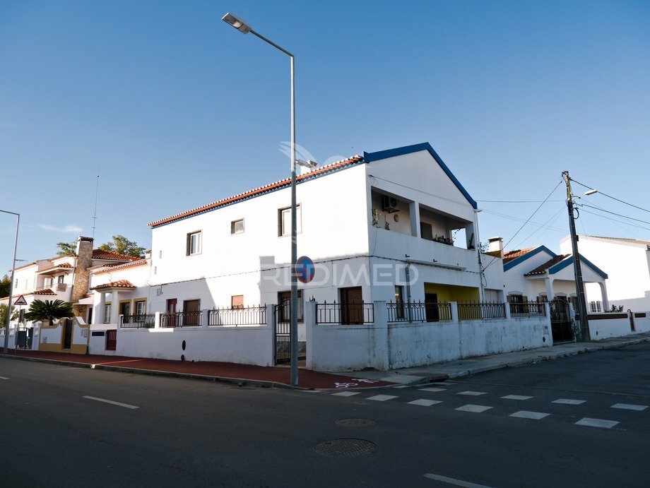 Moradia Bi-Familiar T3