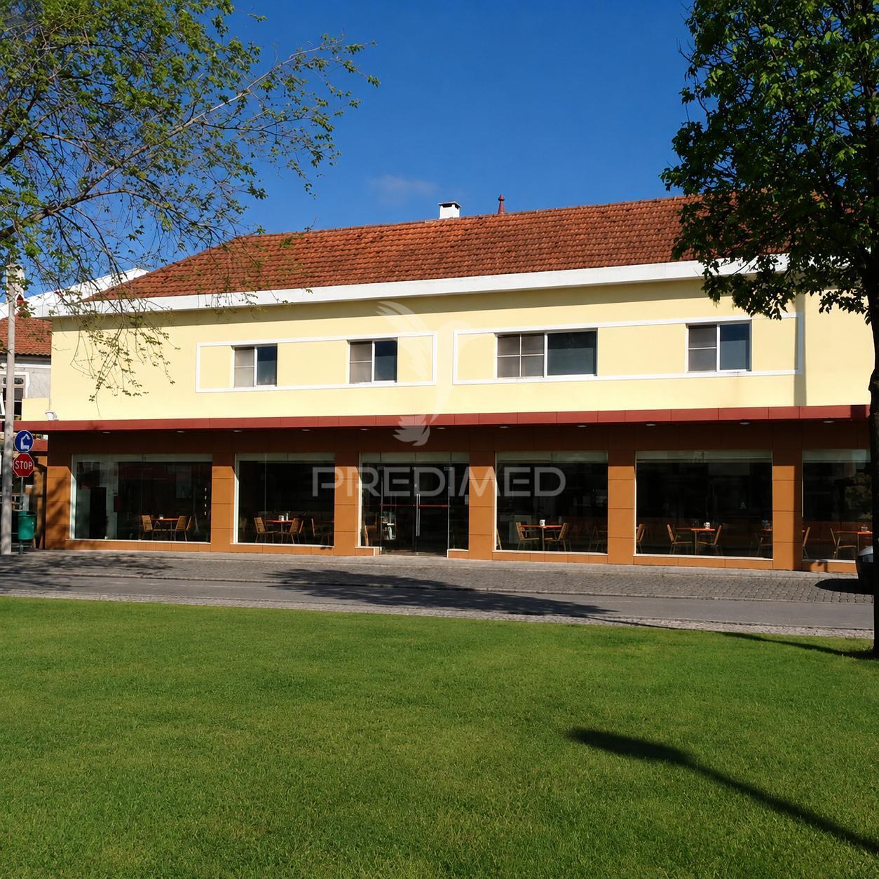 Casa com Espaço Comercial