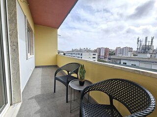 Fotografia 1 de Apartamento T3 remodelado, com ótima varanda, em Benfica