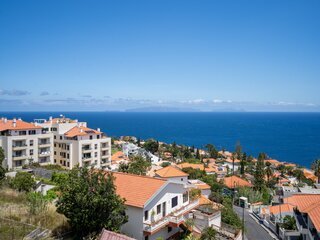 Fotografia 1 de Apartamento T2 + Sótão com Vista Mar no Caniço Baixo