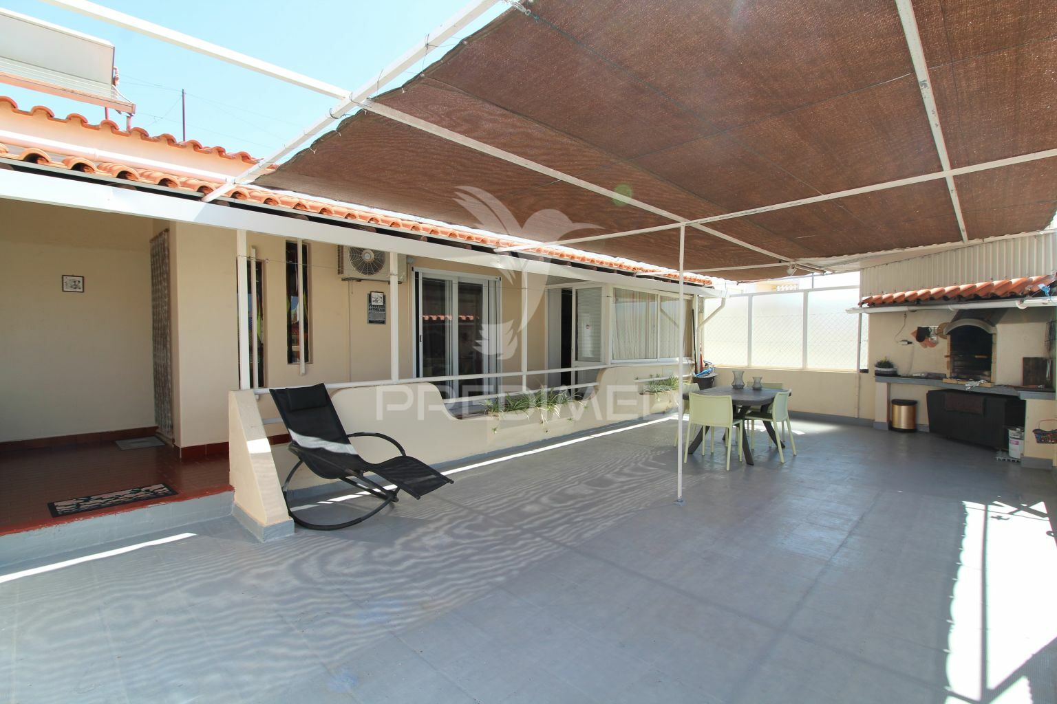 Moradia Bi-Familiar T6