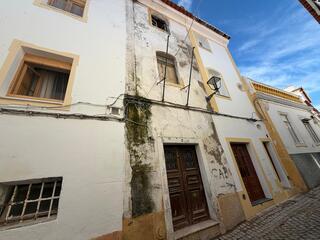 Fotografia 1 de Investimento Único – Moradia T3 para Reabilitação no Centro Histórico de Elvas