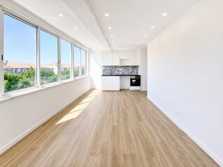 Fotografia 1 de Apartamento T2 renovado em Águas Livres