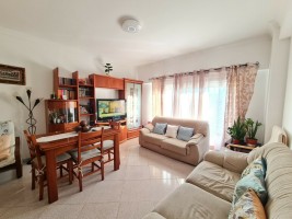 Fotografia 1 de Apartamento T2 + sótão na Encosta do Sol, Brandoa, Amadora