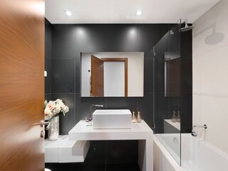 u7lrk469iznecmval7jj8q.jpg