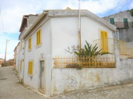 Fotografia 1 de Coimbra - Moradia T3 + 2 QUINTAL