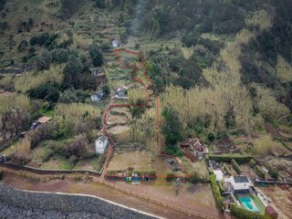 Fotografia 1 de Terreno com Ruína e Viabilidade de Construção na Fajã João Dias – A Escassos Metros do Mar