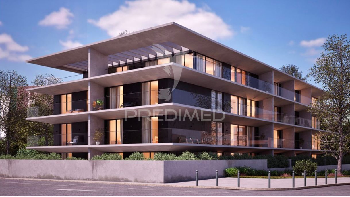 Bloco de Apartamentos T4 + 4