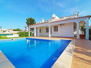 Fotografia 1 de Fantástica Vivenda T4 com Piscina Privada no Coração de Albufeira