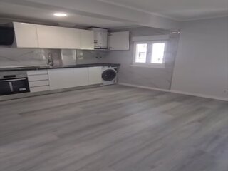 Fotografia 1 de Apartamento T3 — Excelente Oportunidade de Remodelação Total no Laranjeiro (Almada)