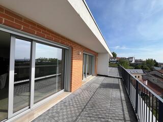 Fotografia 1 de T1 no último piso com terraço e vistas desafogadas - Azurém - Guimarães