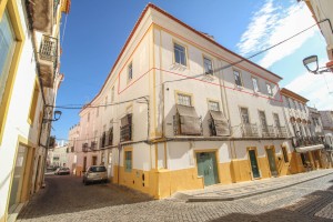 Fotografia 1 de Moradia Típica no Centro Histórico com Dois Pisos
