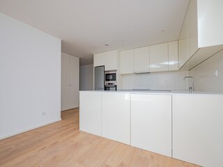 tuw3a4inm1smbasa014y8.jpg