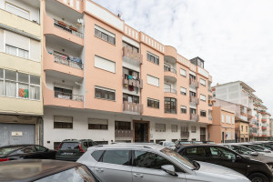 Fotografia 1 de Apartamento T2-3Ass. Queluz Junto à Estação