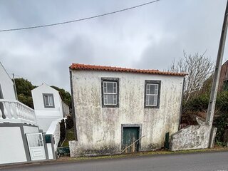 Fotografia 1 de Moradia, para reconstrução, na Candelária, Madalena