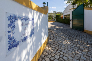 Fotografia 1 de Moradia T5 chave na mão com amplo jardim e garagem