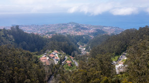 Fotografia 1 de Terreno com frente estrada e vista mar.