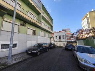 Fotografia 1 de Apartamento T3 com enorme potencial na Cova da Piedade