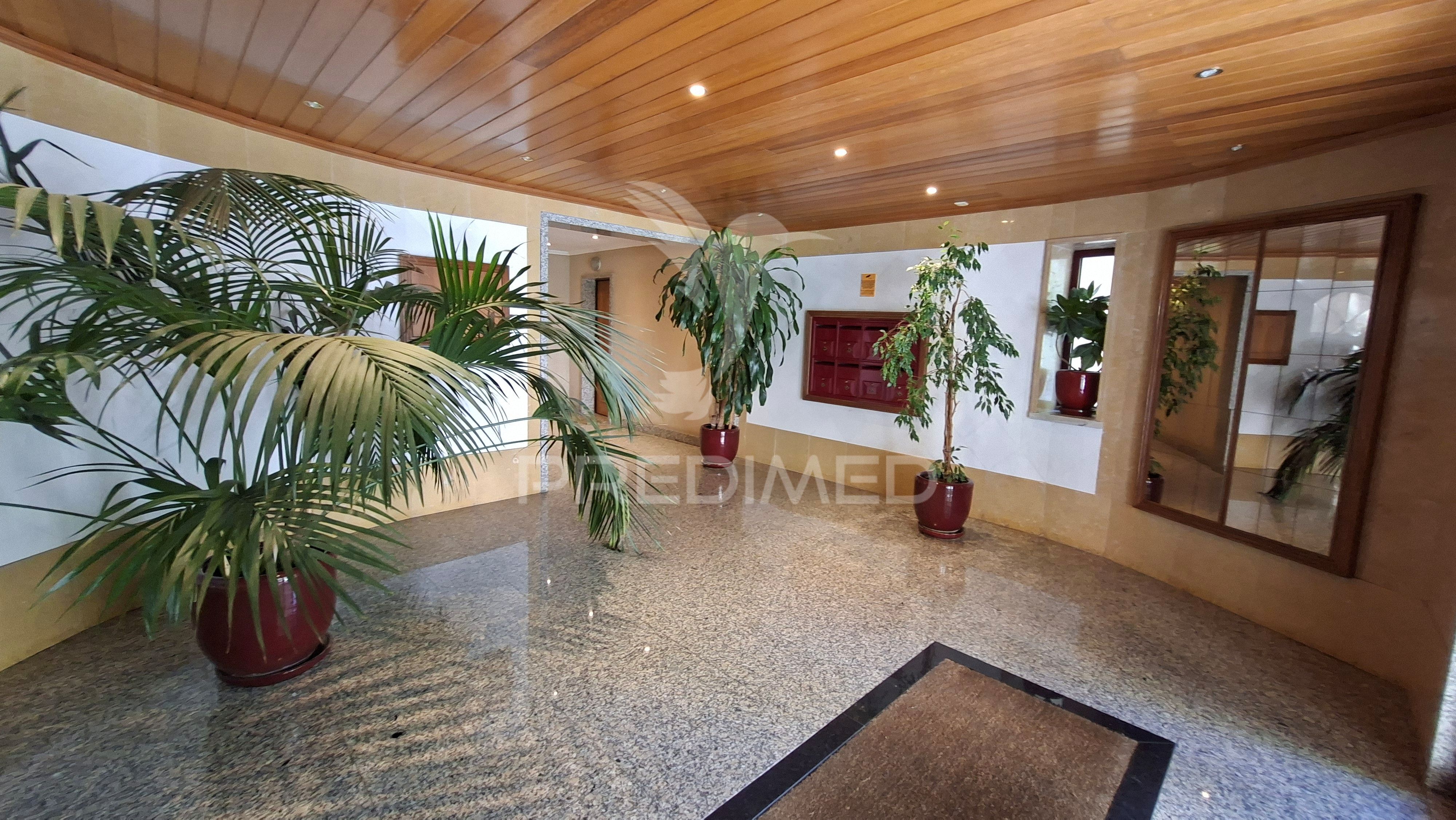 Apartamento T4 + 1