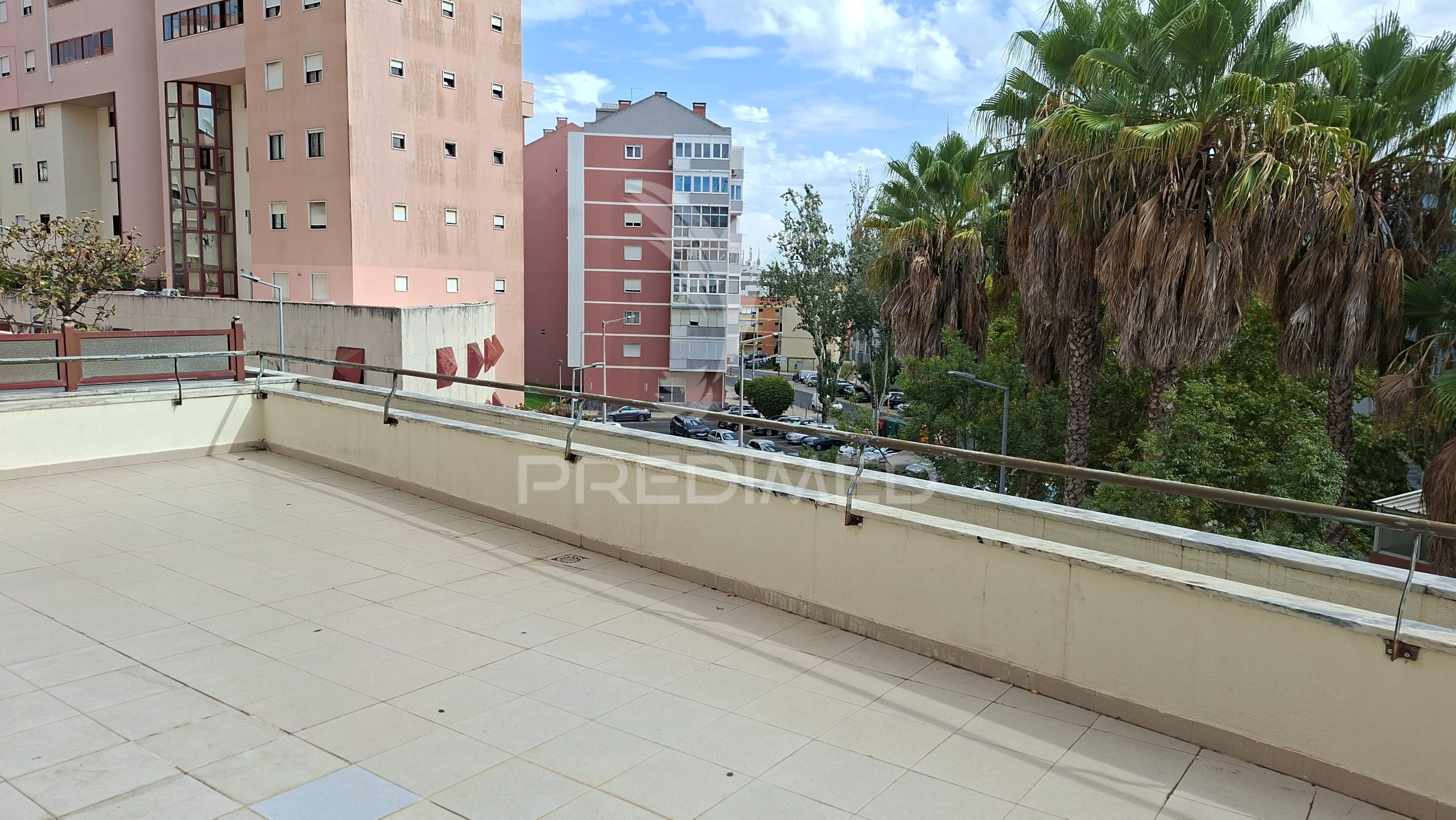 Apartamento T4 + 1