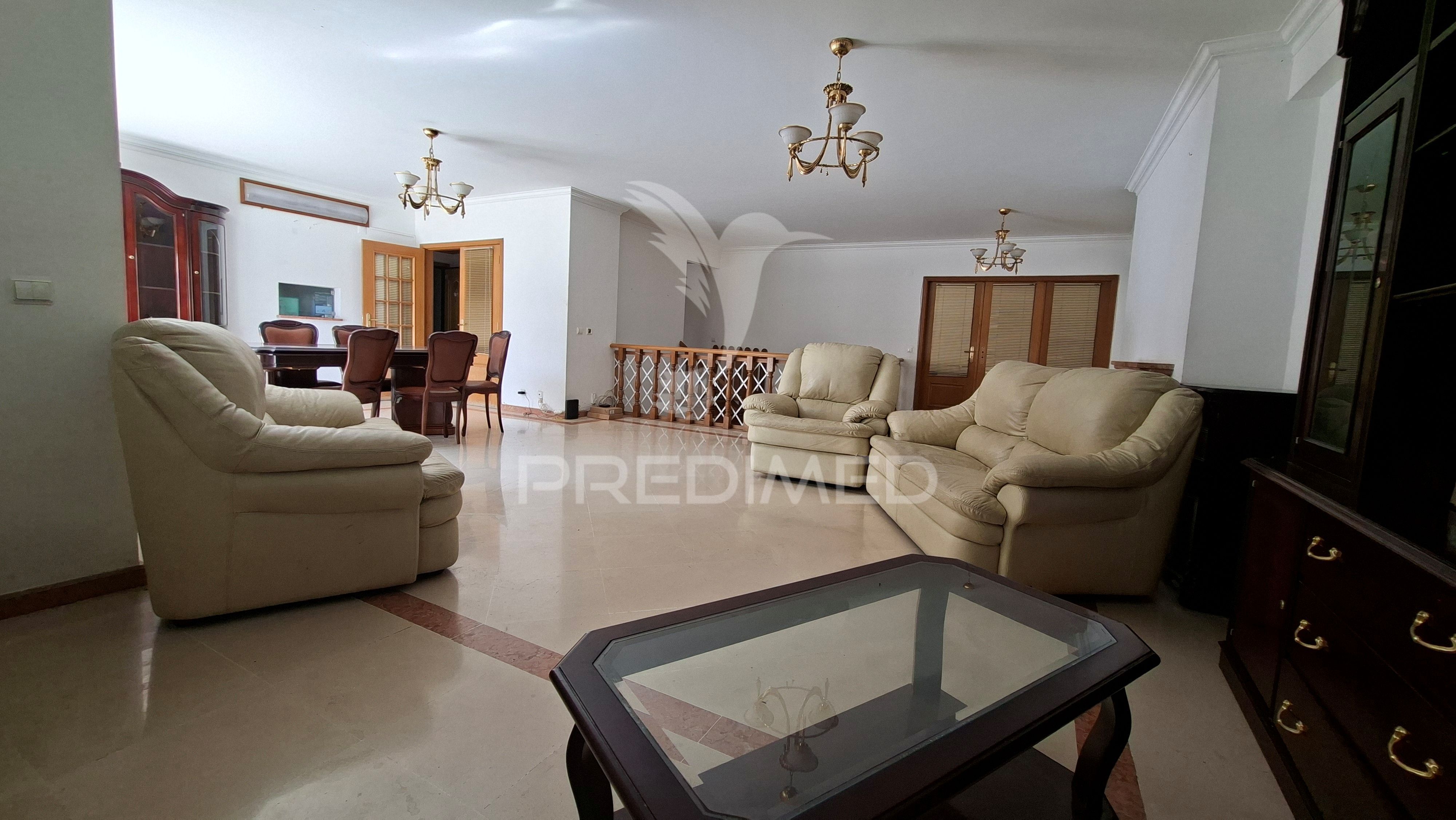 Apartamento T4 + 1