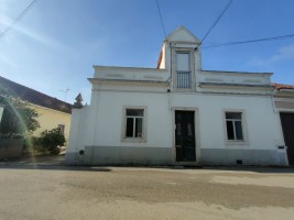 Fotografia 1 de Moradia T4 - Vila Moreira, Alcanena