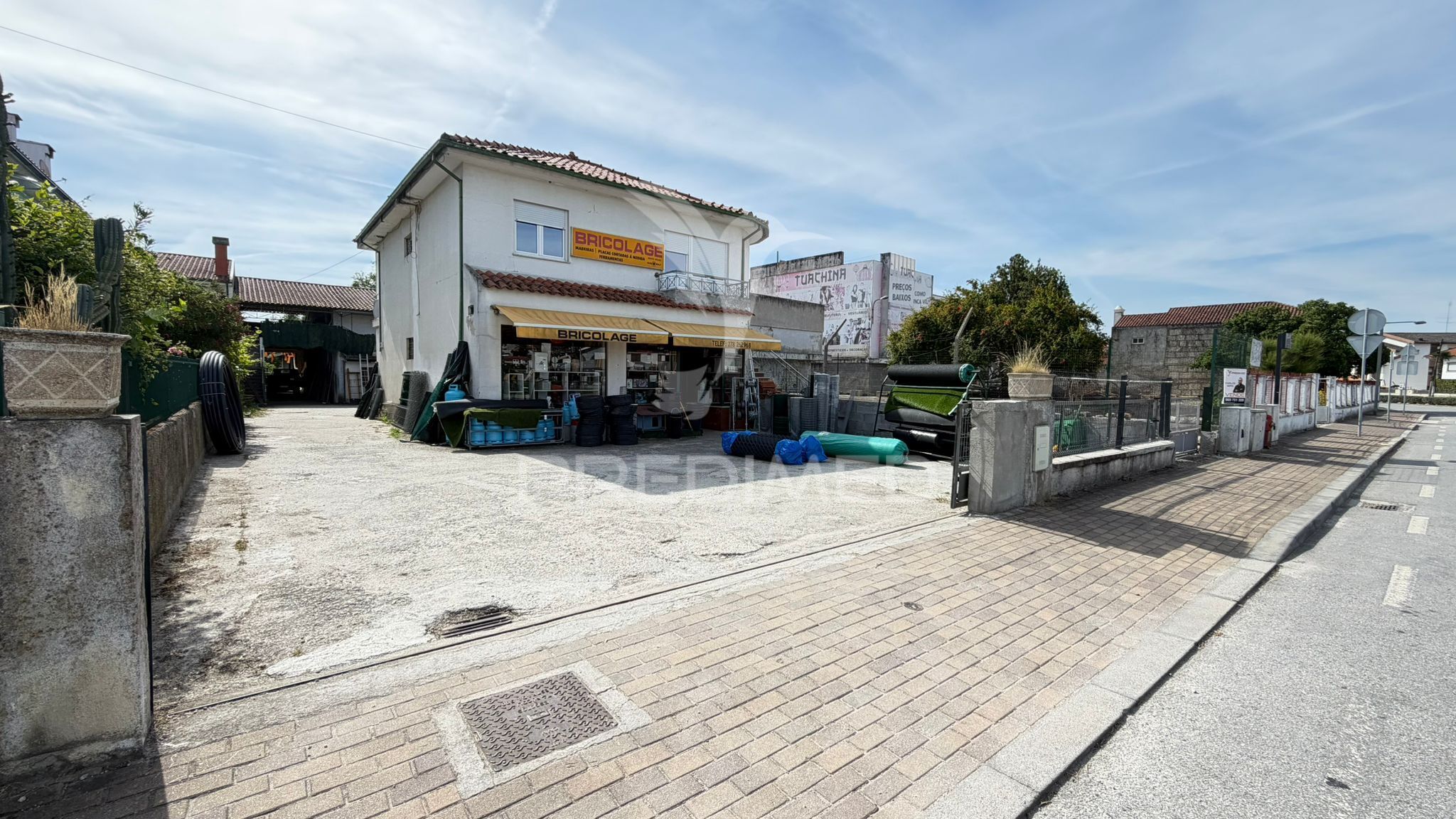 Casa com Espaço Comercial T3
