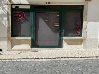 Fotografia 1 de Loja Comercial no Centro de Santarém  Excelente oportunidade de investimento no coração