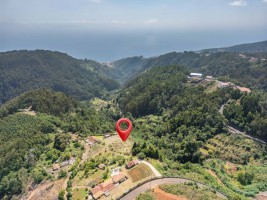 Fotografia 1 de Terreno com palheiro vista mar e montanha no Santo da Serra