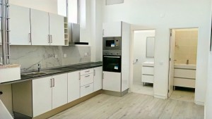 Fotografia 1 de Oportunidade de Investimento: Loja com Terraço em Santo André, Barreiro