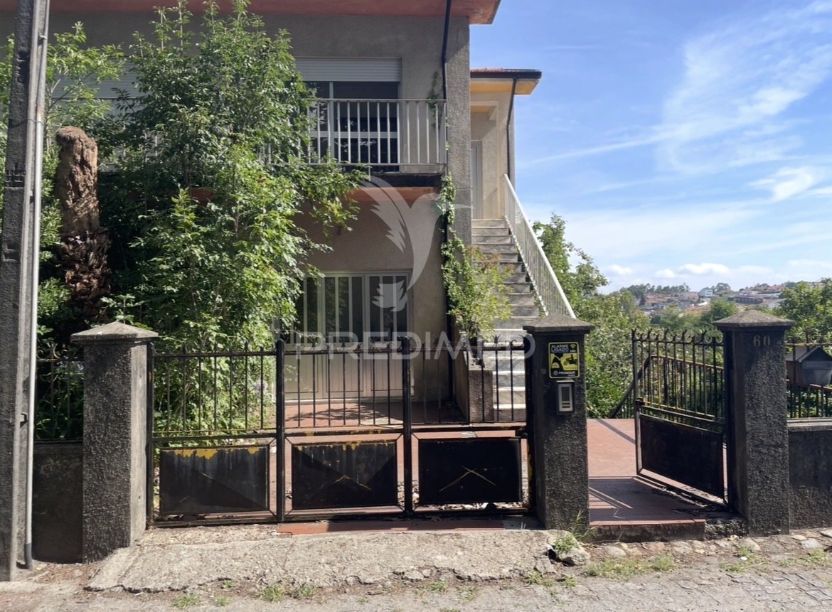Casa com Espaço Comercial T3