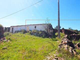 Fotografia 1 de Ruína em Pedra geminada, com terreno de 2,3 hectares