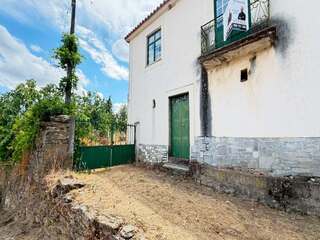 Fotografia 1 de MORADIA COM TERRENO E ESPAÇO EXTERIOR – BRINÇO, MACEDO DE CAVALEIROS