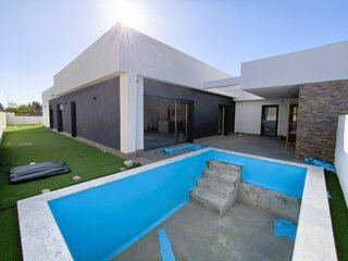 Fotografia 1 de Moradia Isolada com Piscina – Possibilidade de PERMUTA