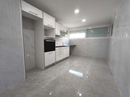 Fotografia 1 de T2-3Assoalhadas-StºAntonio da Charneca-Barreiro-Remodelação Total