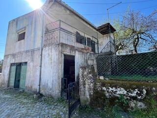 Fotografia 1 de Moradia T3 com garagem e terreno em Samorinha – Carrazeda de Ansiães