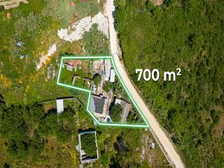 Fotografia 1 de Terreno Urbano com Ruína para Construção de Moradia em Alenquer